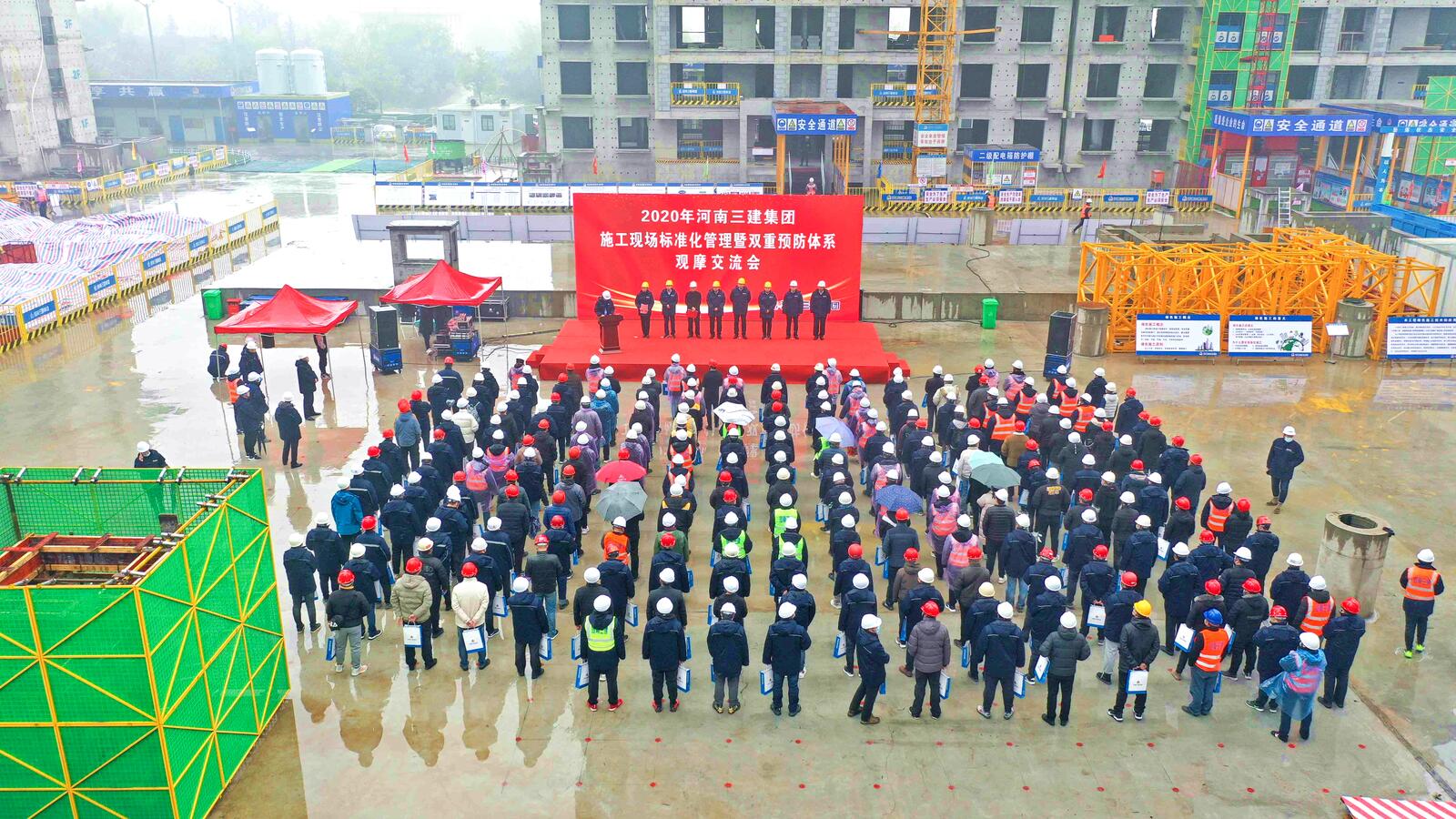 集團(tuán)公司在凌波苑高層住宅項(xiàng)目舉辦施工現(xiàn)場標(biāo)準(zhǔn)化管理暨雙重預(yù)防體系觀摩會(huì)！